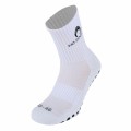 Weißer rutschfester Sportsocken